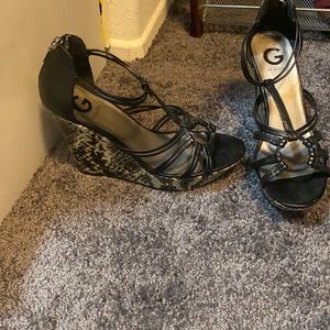 Snake skin print  black and white wedges